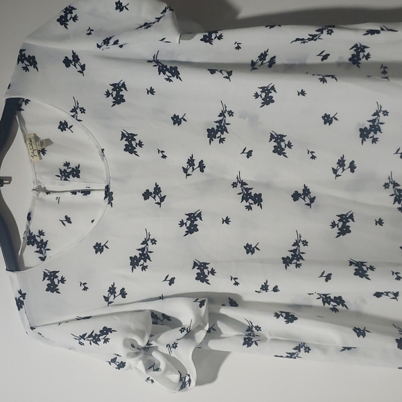 Top - Picture 2 of 10